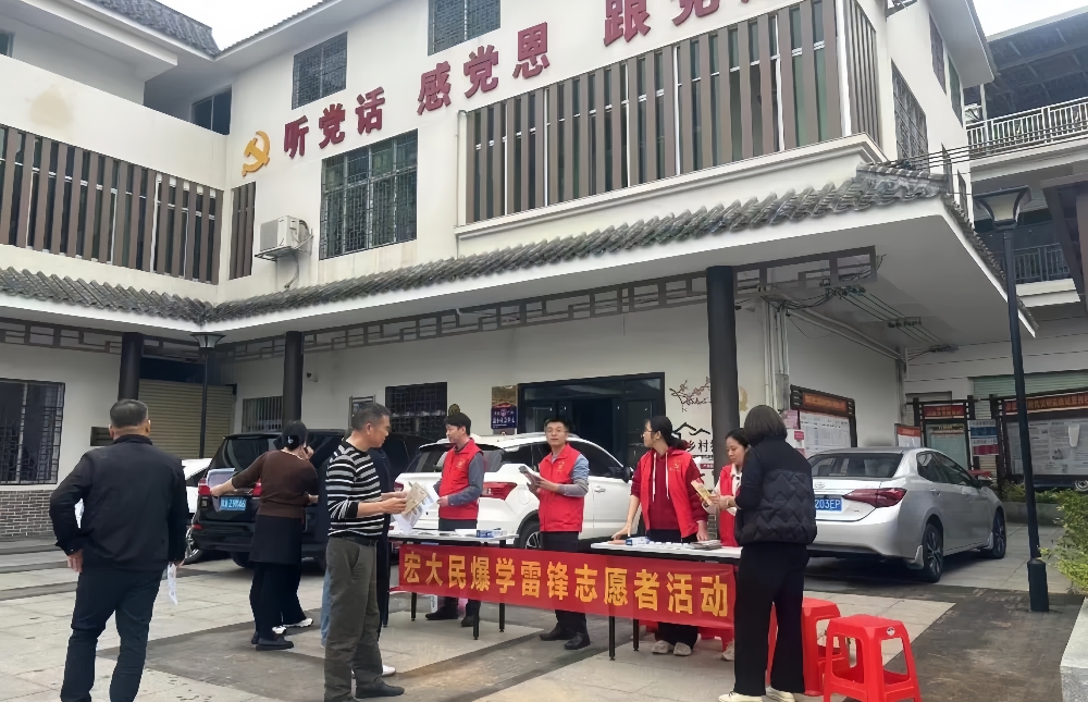 4122cc太阳集成游戏民爆在增江街联益村向村民宣传消防安全知识_副本.jpg
